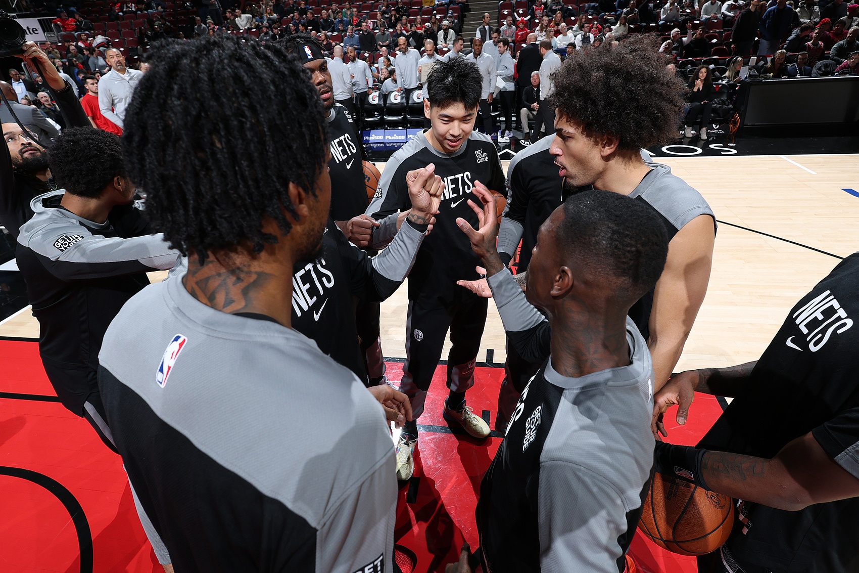 开云体育官方入口-媒体人透露：崔永熙将返华参与詹姆斯品牌活动，后续计划与广东宏远汇合