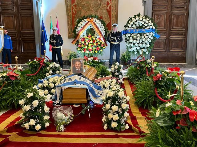 开云体育官方入口-【揭秘】曼奇尼为米哈抬棺，两个男人的伟大友谊